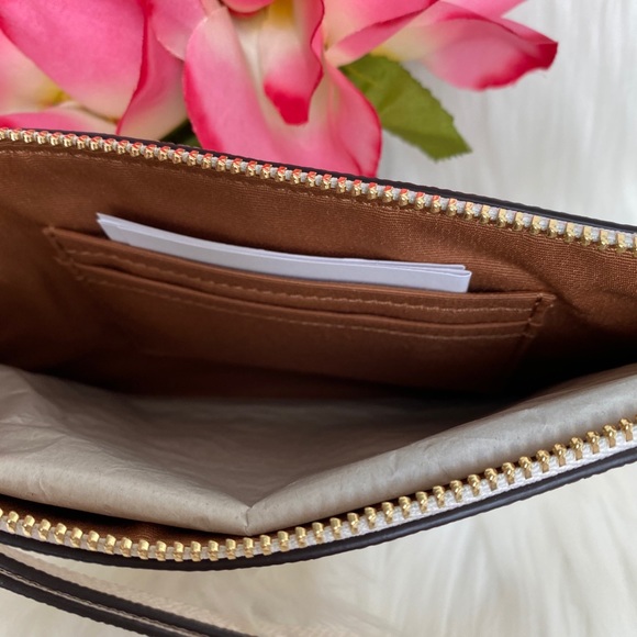 Coach Large Corner Zip Wristlet Color Chalk - Picture 9 of 14